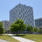 神奈川工科大学